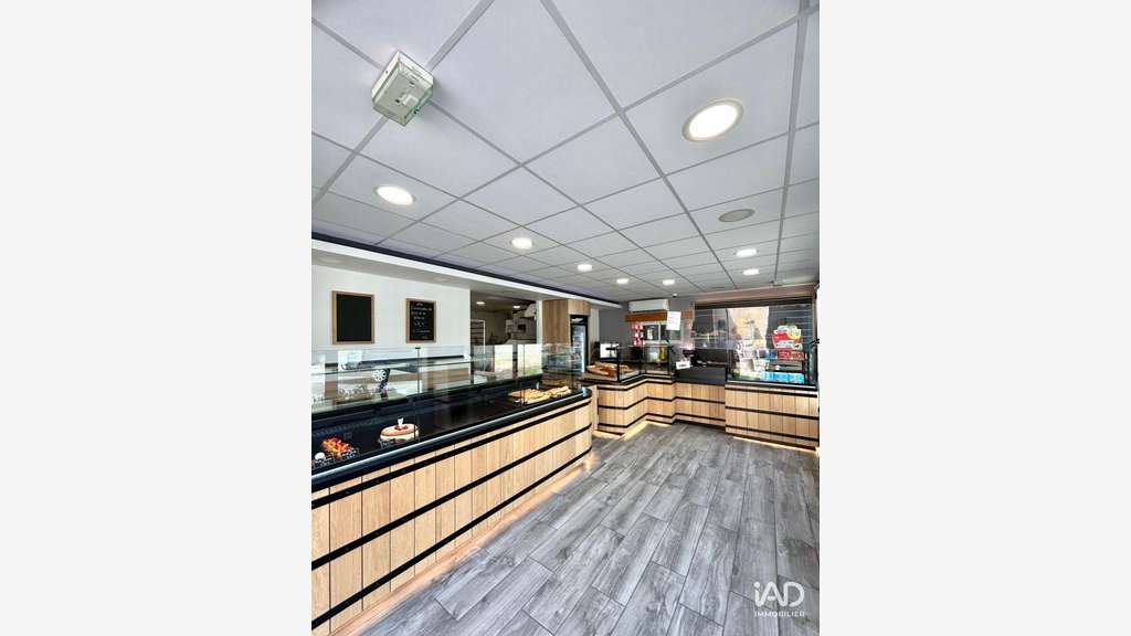 Vente boulangerie pâtisserie + maison à Anglade