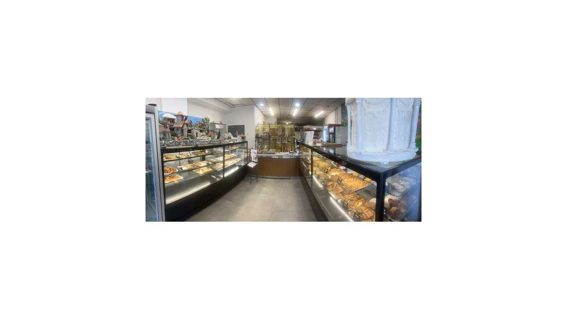 AV boulangerie cuisson devant la clientèle 13