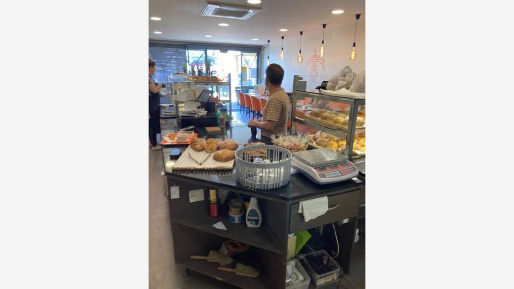 Vente boulangerie, clientèle aisée, parking (13)