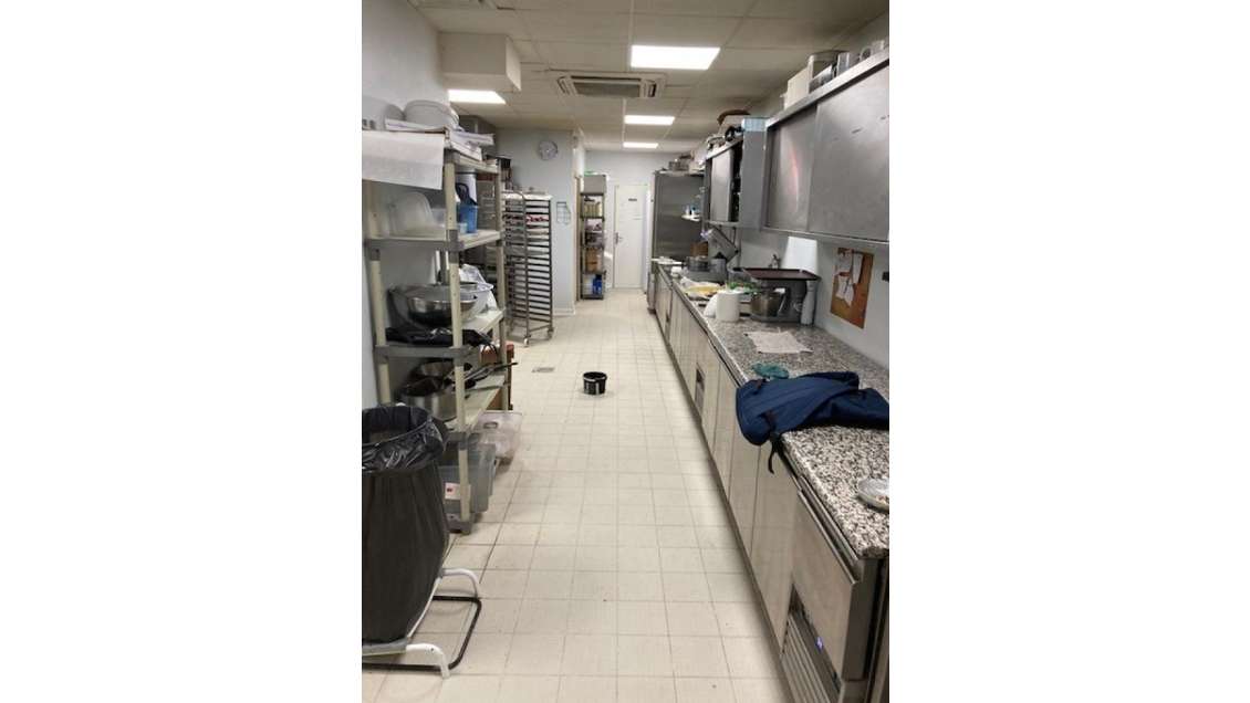 Vente boulangerie, clientèle aisée, parking (13)