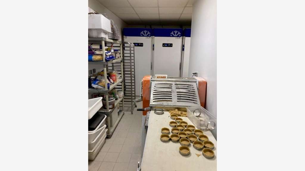 Vente boulangerie, clientèle aisée, parking (13)