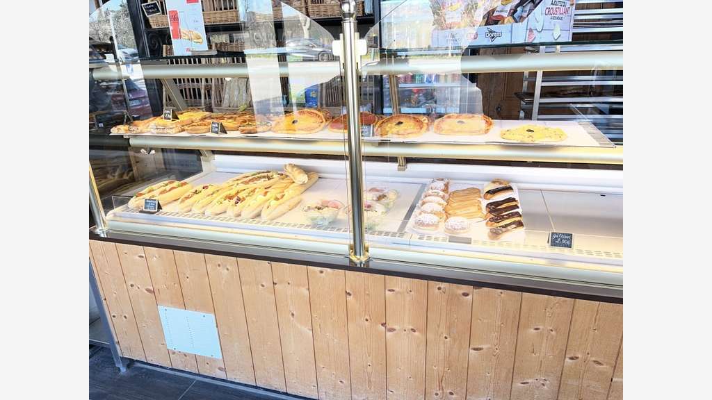 Boulangerie à vendre Est-BdR Potentiel et parking