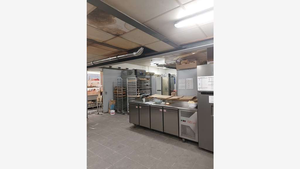 Vente belle boulangerie dans centre commercial 14