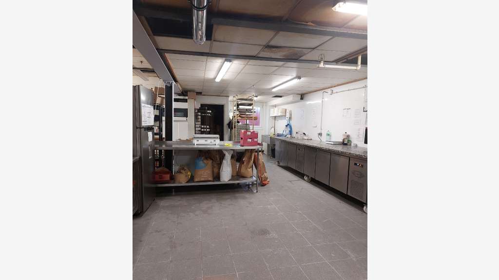 Vente belle boulangerie dans centre commercial 14