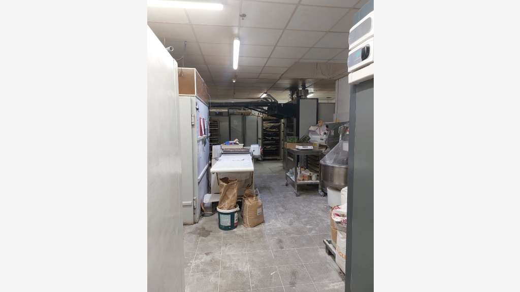 Vente belle boulangerie dans centre commercial 14