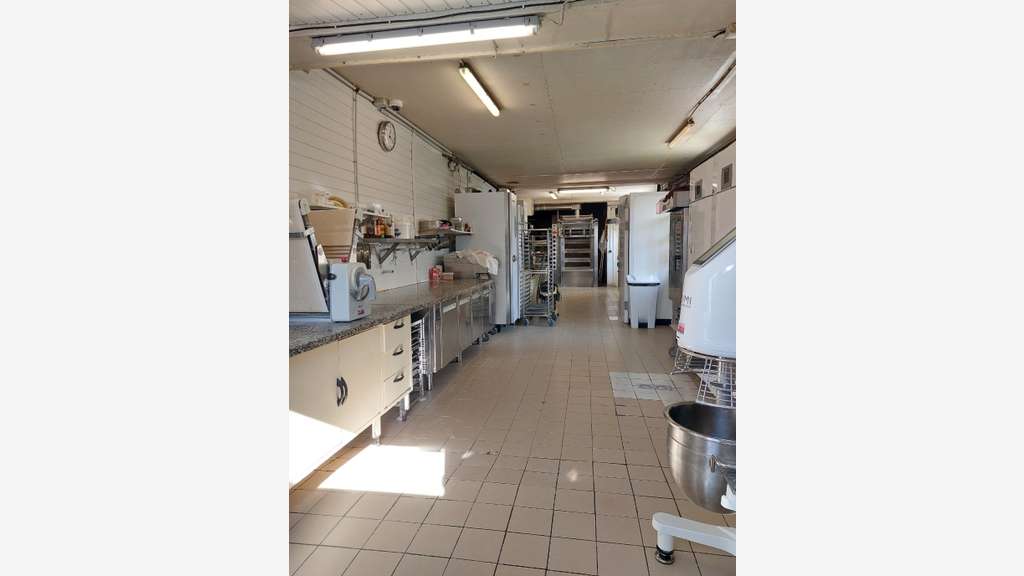 AV belle boulangerie dans une ville dynamique 14