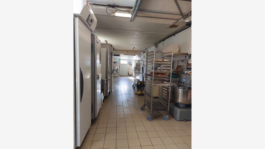 AV belle boulangerie dans une ville dynamique 14