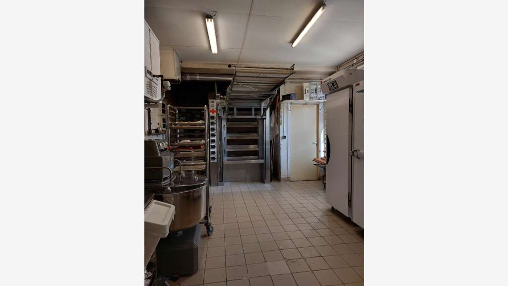 AV belle boulangerie dans une ville dynamique 14