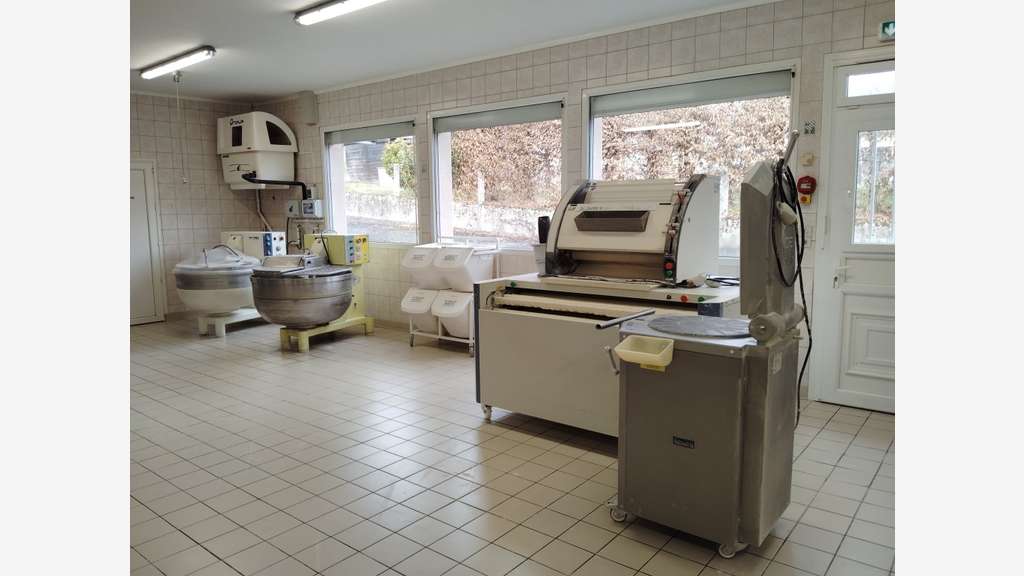 A vendre, boul./pat., nord Cantal/locaux > 400m²
