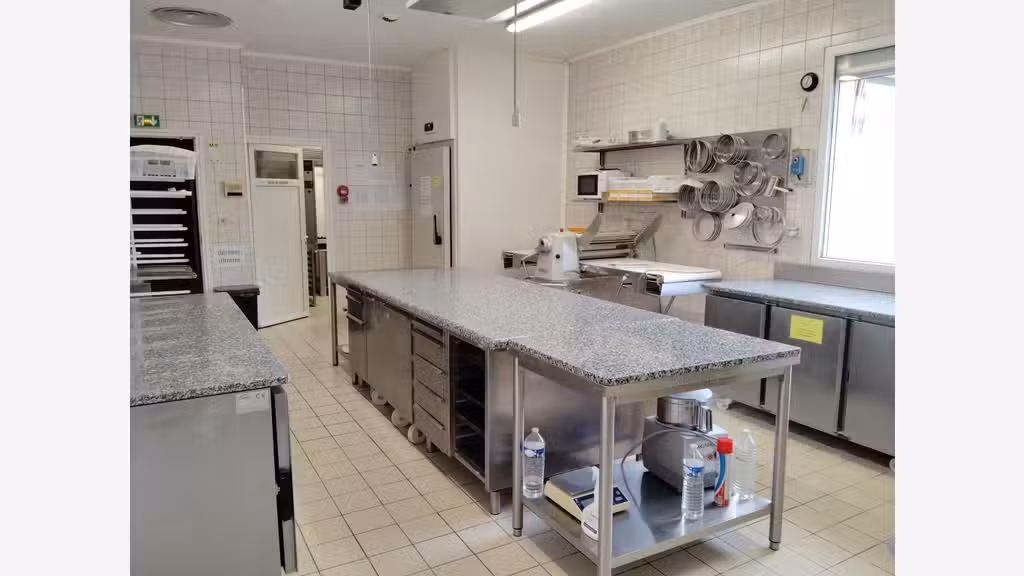 A vendre, boul./pat., nord Cantal/locaux > 400m²