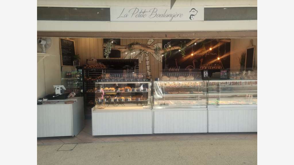 Vente boulangerie atypique en station balnéaire 17