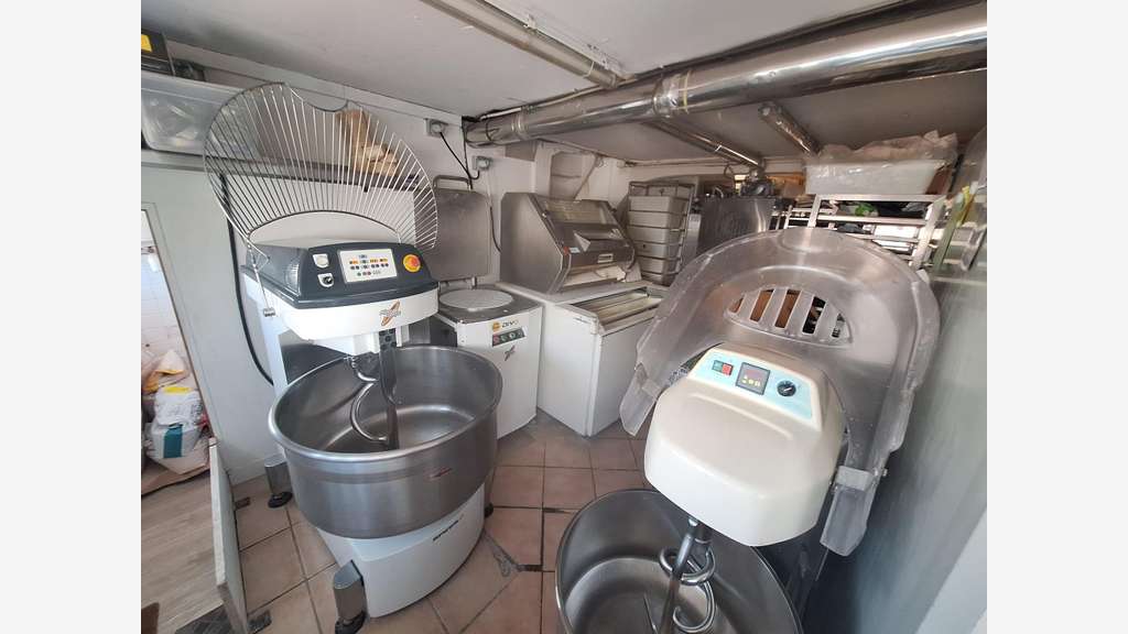 Vente boulangerie atypique en station balnéaire 17