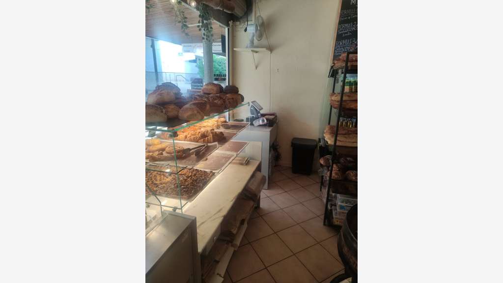 Vente boulangerie atypique en station balnéaire 17