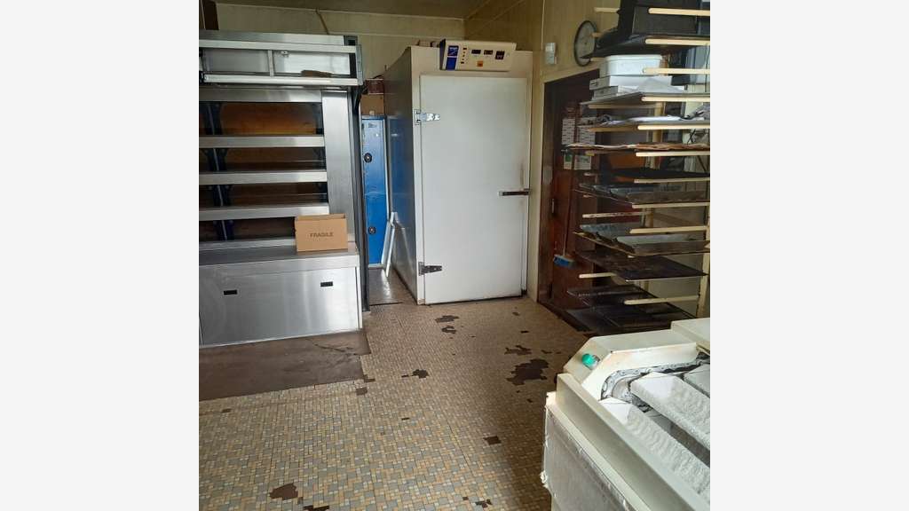 A vendre murs + fonds boulangerie dans le Cher