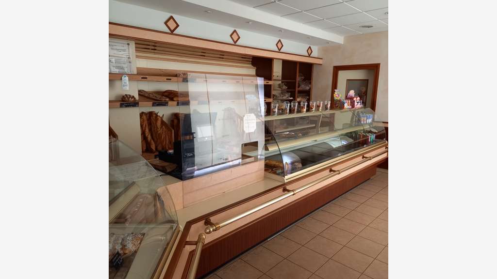 A vendre murs + fonds boulangerie dans le Cher