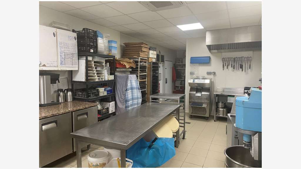 Reprise boulangerie dans un coin de verdure 79