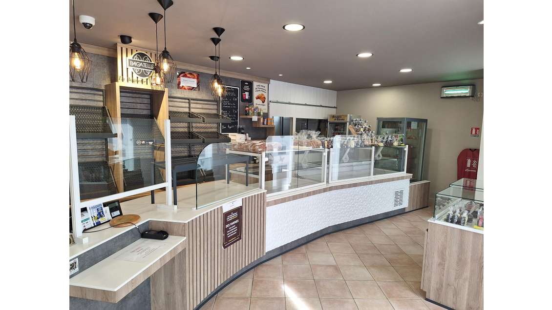 AV belle boulangerie rue très passagère 35