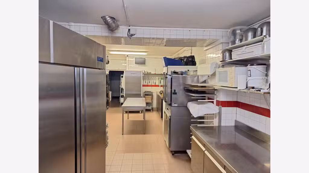 AV belle boulangerie rue très passagère 35