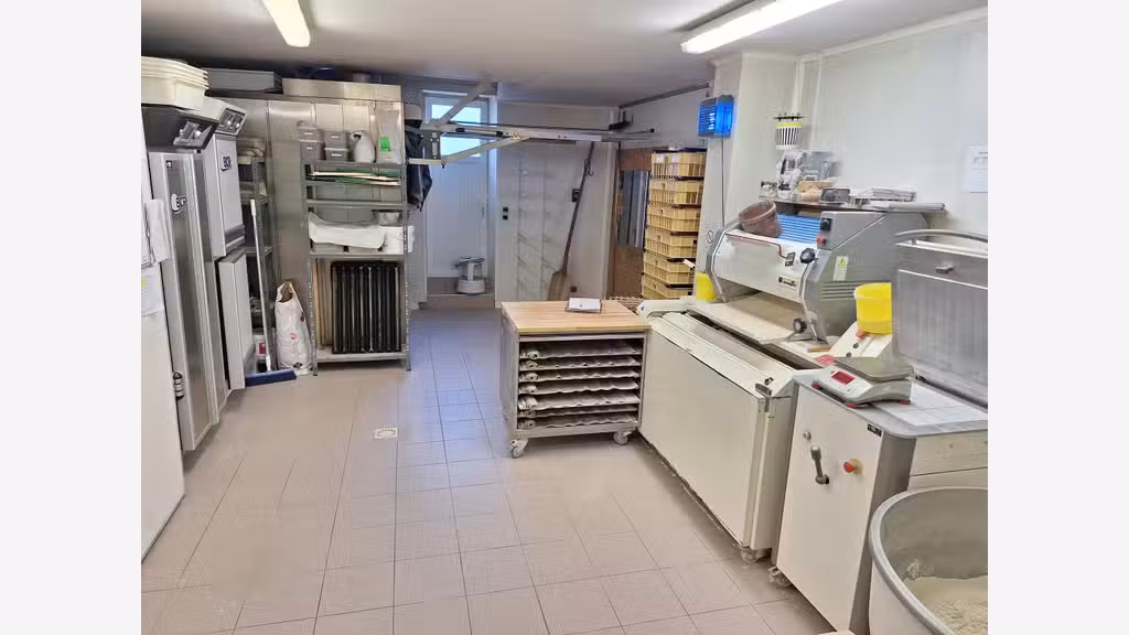 AV belle boulangerie rue très passagère 35