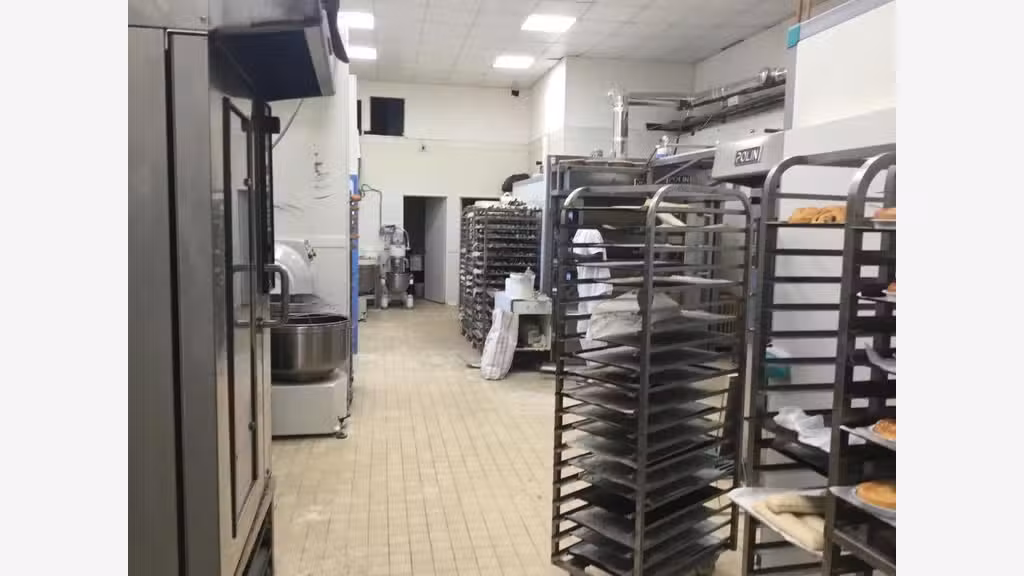 Boulangerie-pâtisserie + dépôt à vendre Gard
