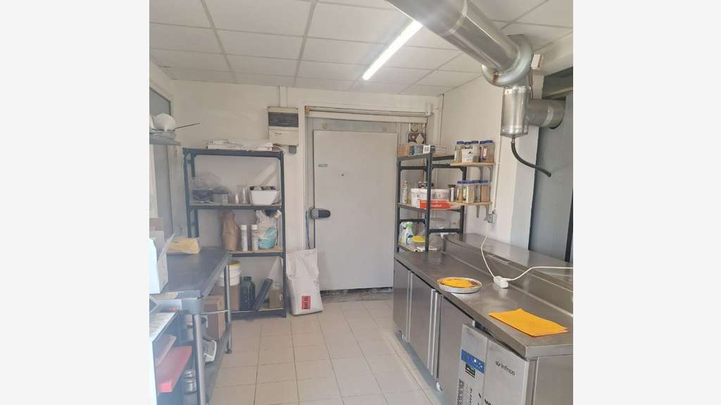 Boulangerie à vendre dans quartier de bureau 33
