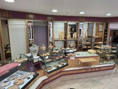 AV jolie boulangerie dans ville touristique du 05