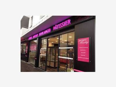 Cède boulangerie pâtisserie bien placée en Aude