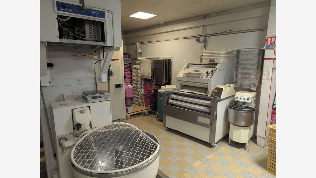 AV boulangerie pâtisserie salon thé en annexe 38