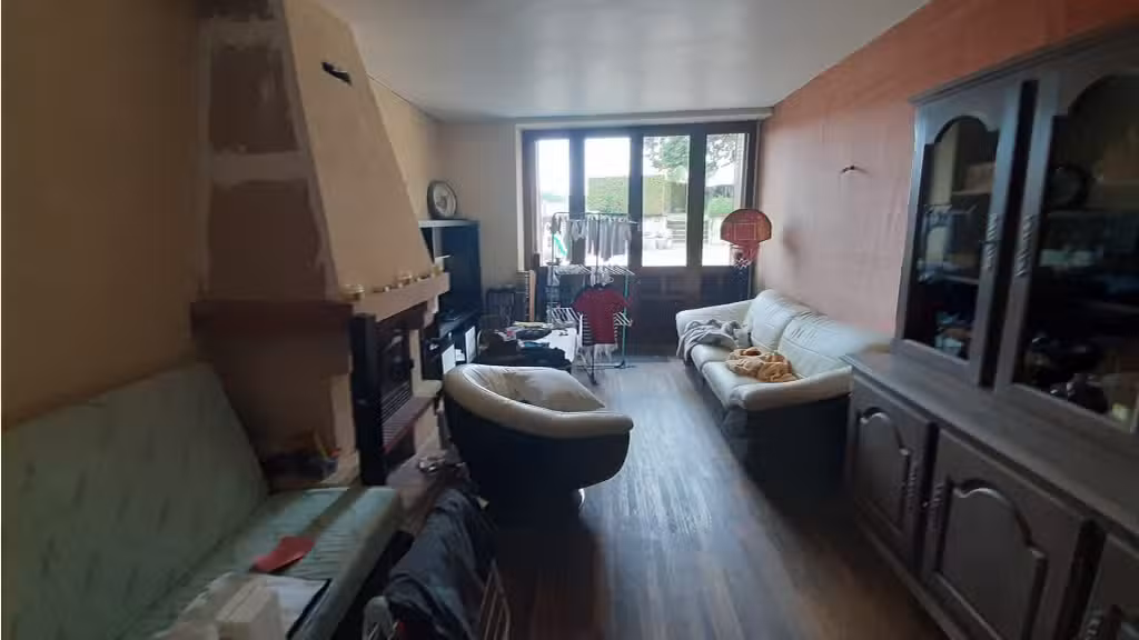 Vente jolie affaire de village + log proche Suisse