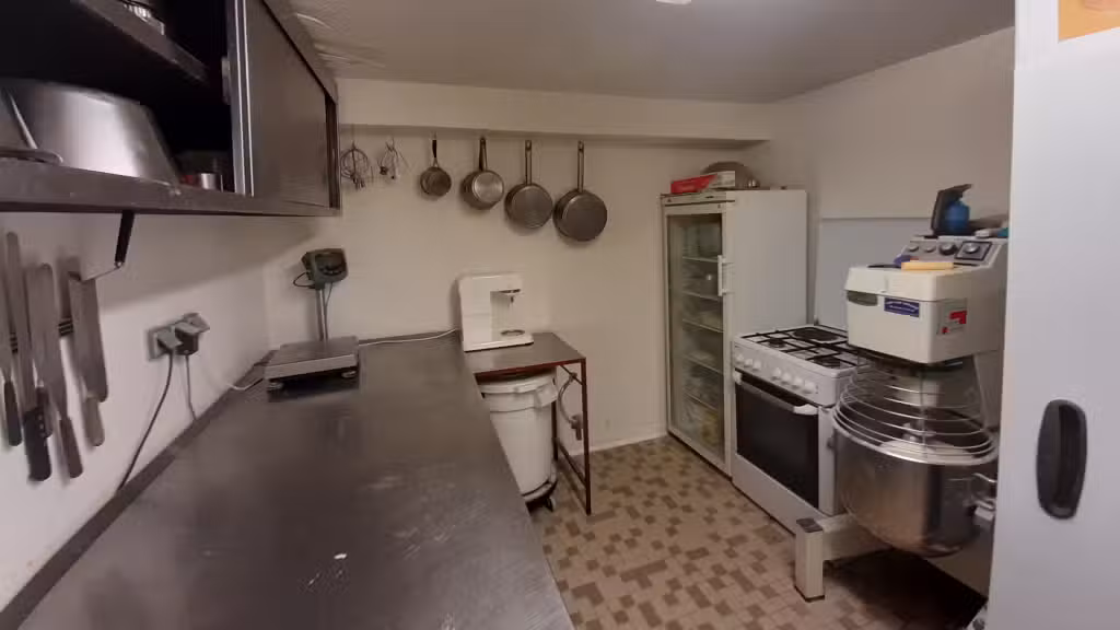 Vente jolie affaire de village + log proche Suisse