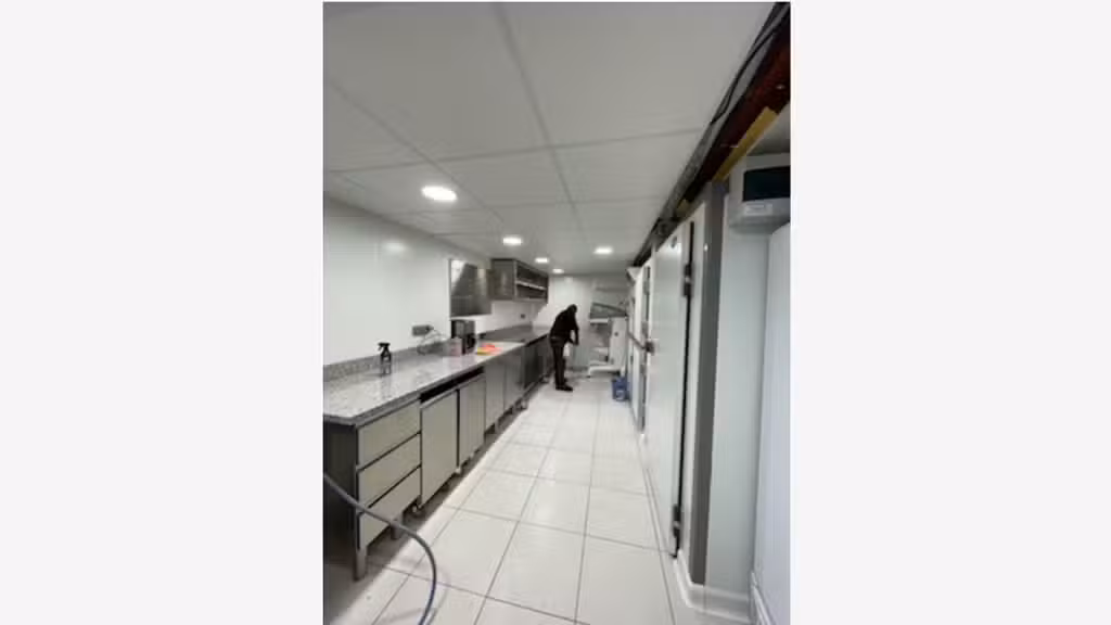 AV boulangerie dans cité de caractère 44
