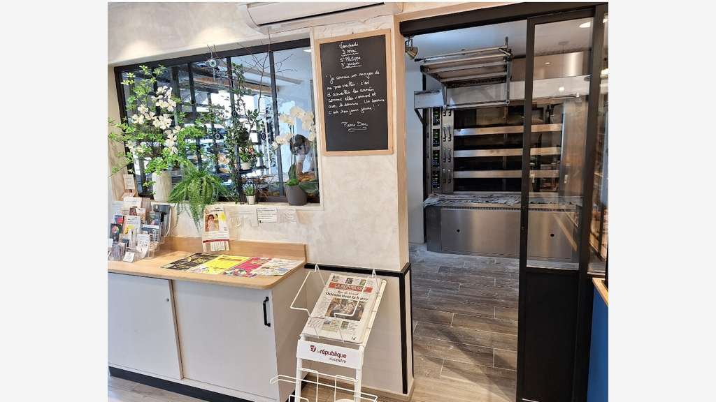 Vente FDC avec logement en bourg dynamique Loiret