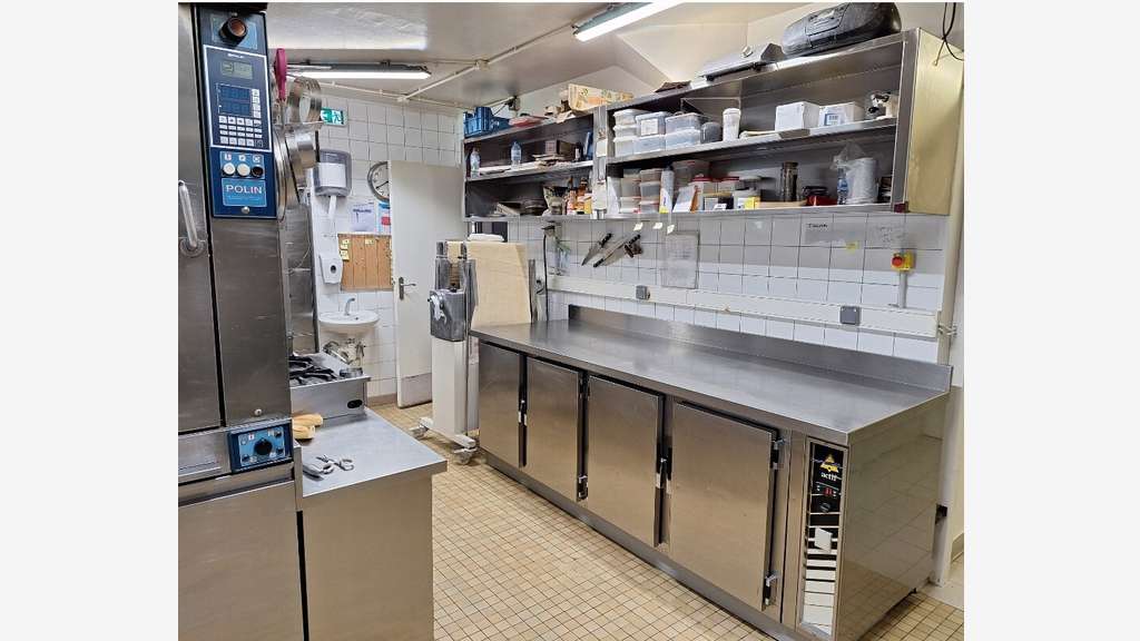 Vente FDC avec logement en bourg dynamique Loiret