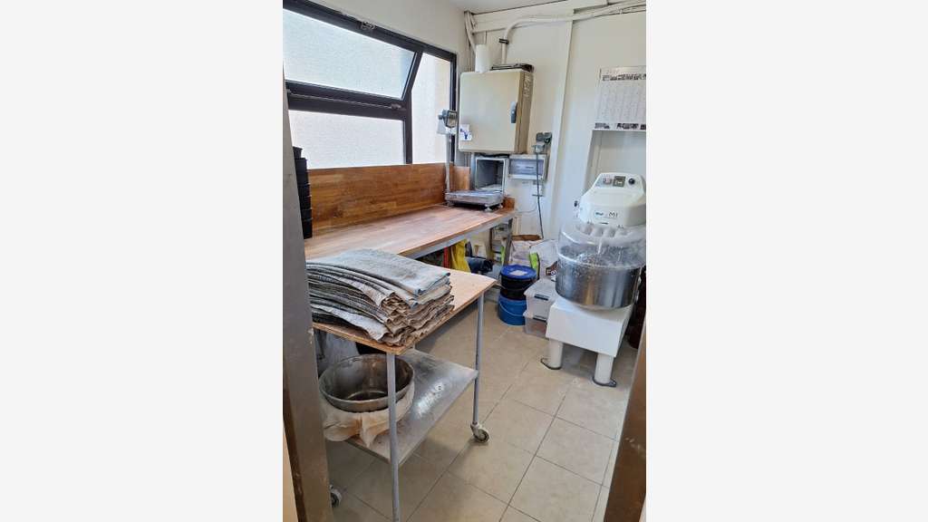 Vente FDC avec logement en bourg dynamique Loiret