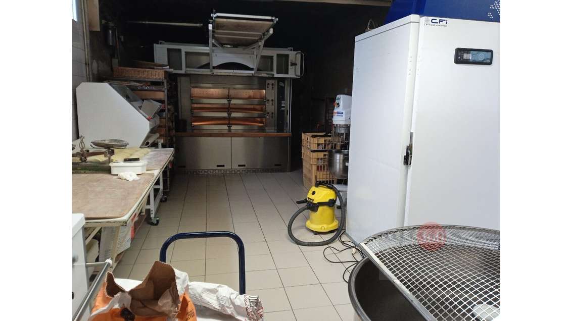 Vente boulangerie centre commercial en village 47