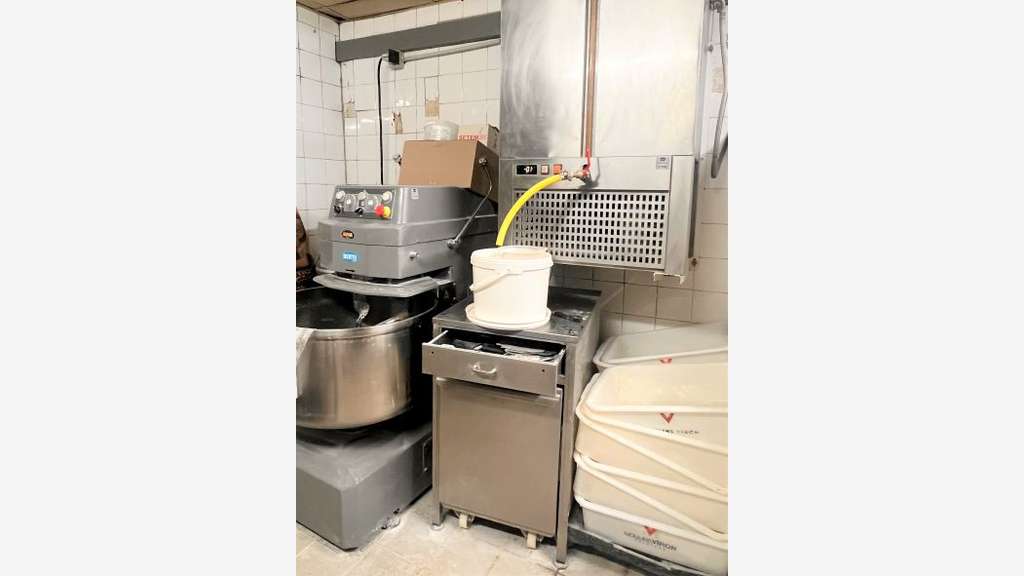 Fermée deux jours PARIS INTRA MUROS