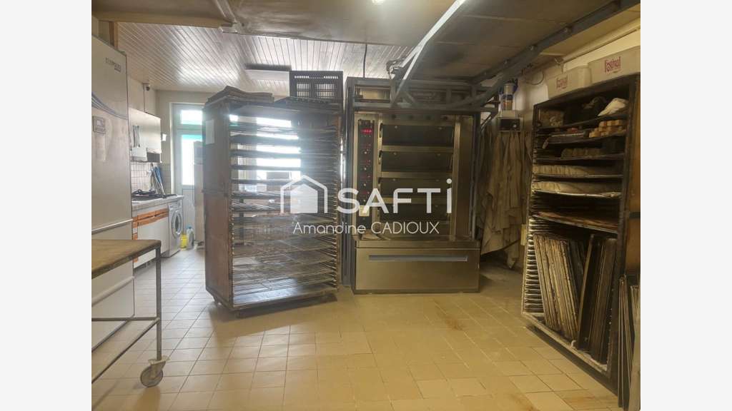 Cède boulangerie pâtisserie avec logt Picauville