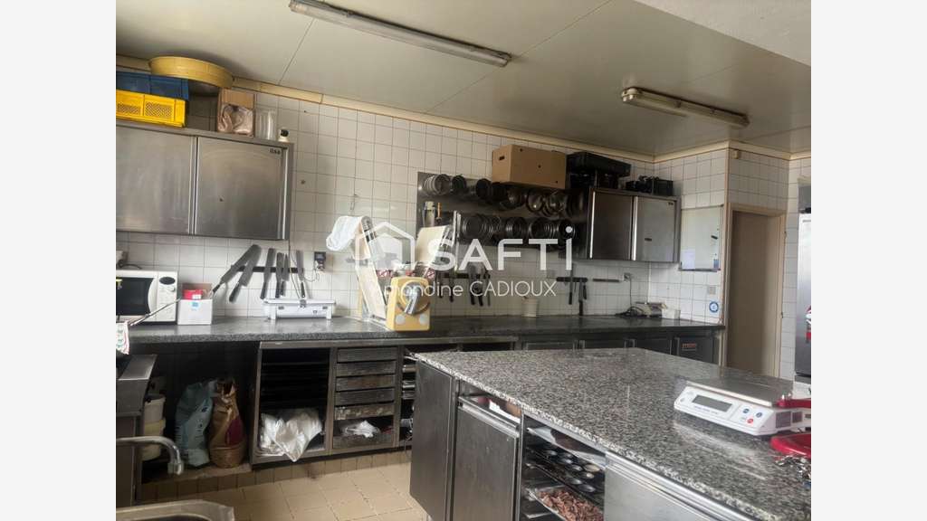 Cède boulangerie pâtisserie avec logt Picauville