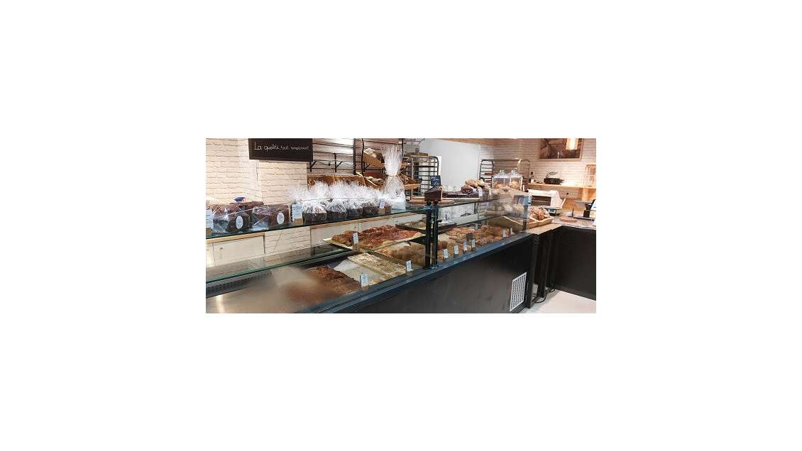 A vendre affaire de village locaux spacieux 69