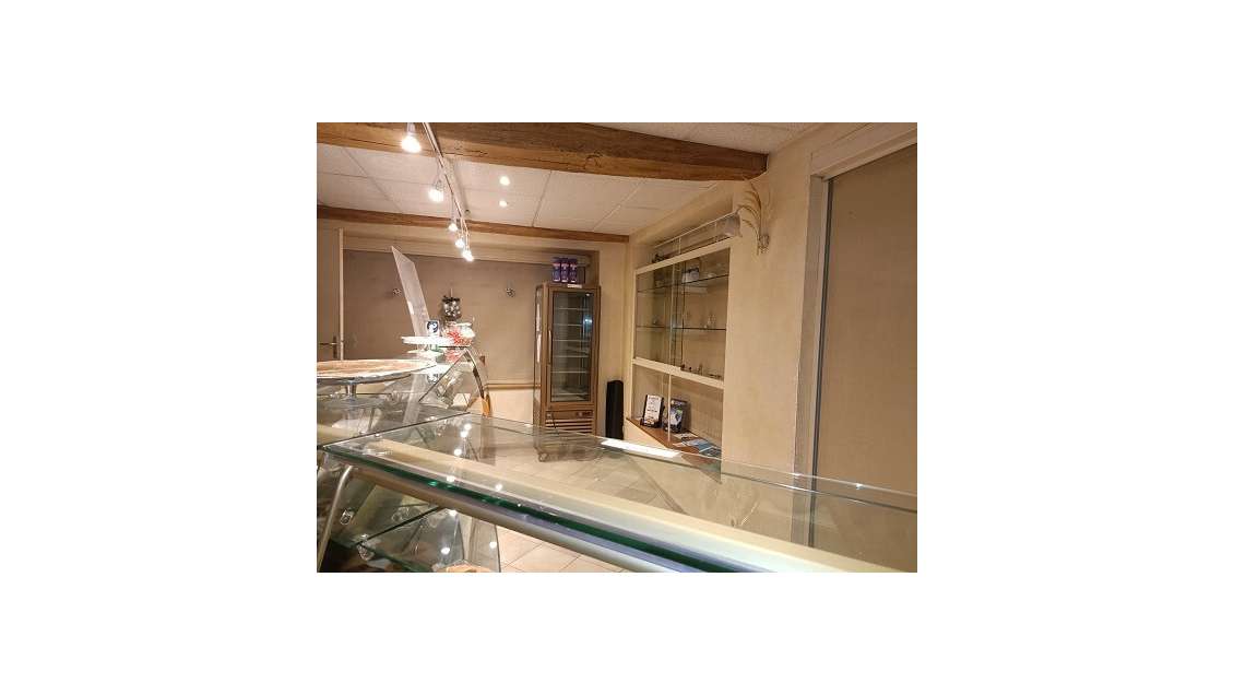 Cède 1 Affaire 2 points de ventes et 1 logement 69