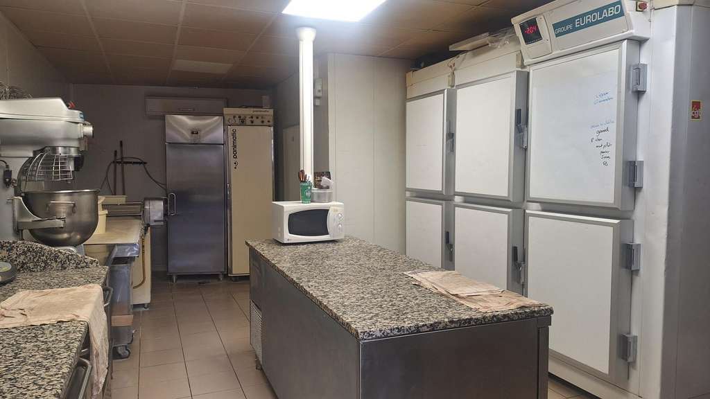 Vente seule boulangerie d'un village commerçant 69
