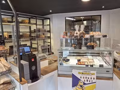 AV jolie boulangerie proche lac Aix les Bains 73