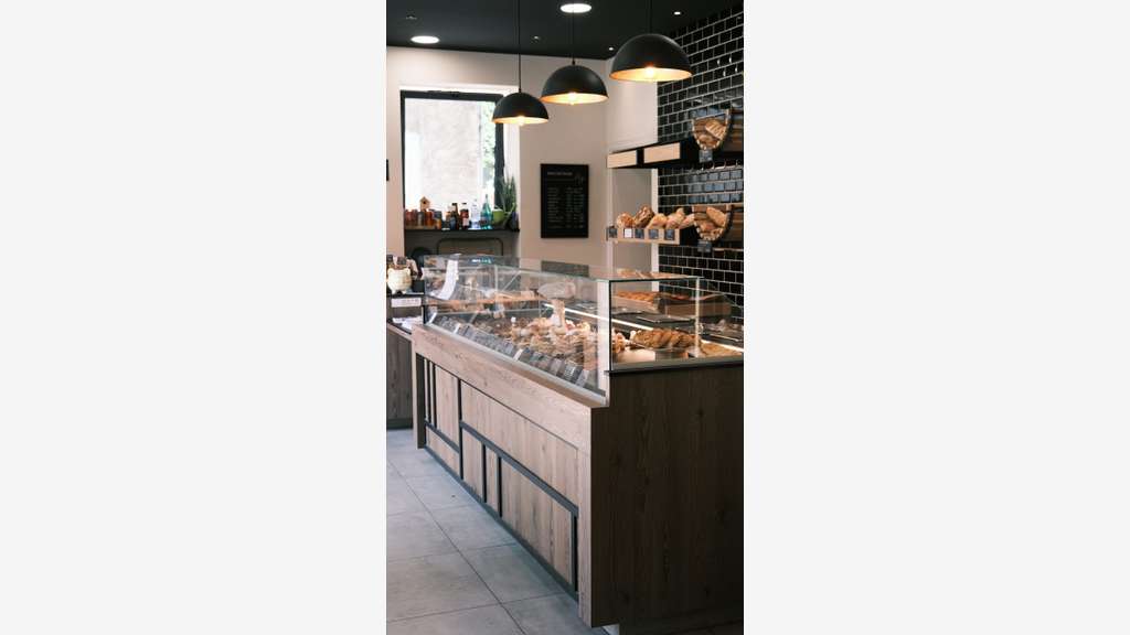 AV boulangerie dans village au coeur de la Savoie