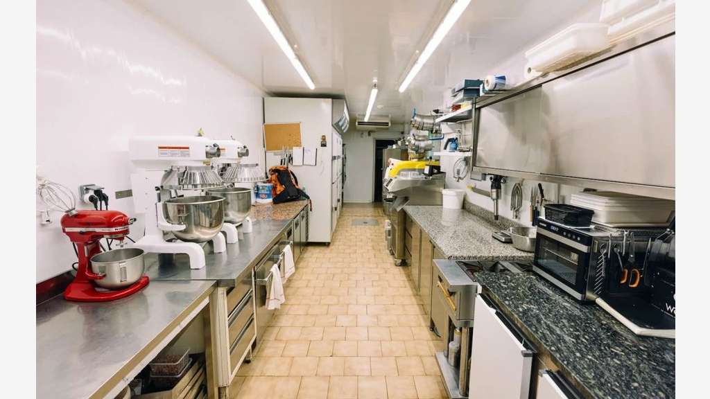 Vente boulangerie pâtisserie snack à Bozel