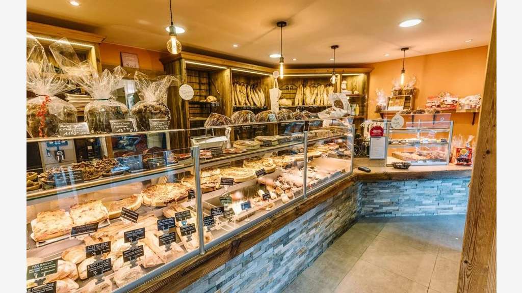 Vente boulangerie pâtisserie snack à Bozel