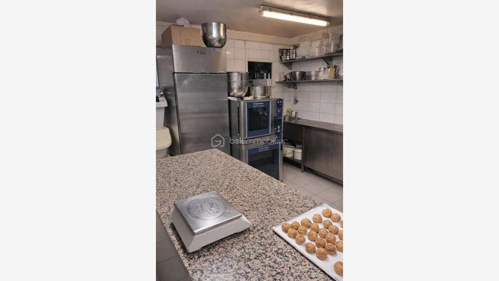Vente pâtisserie en centre-ville de Valbonne
