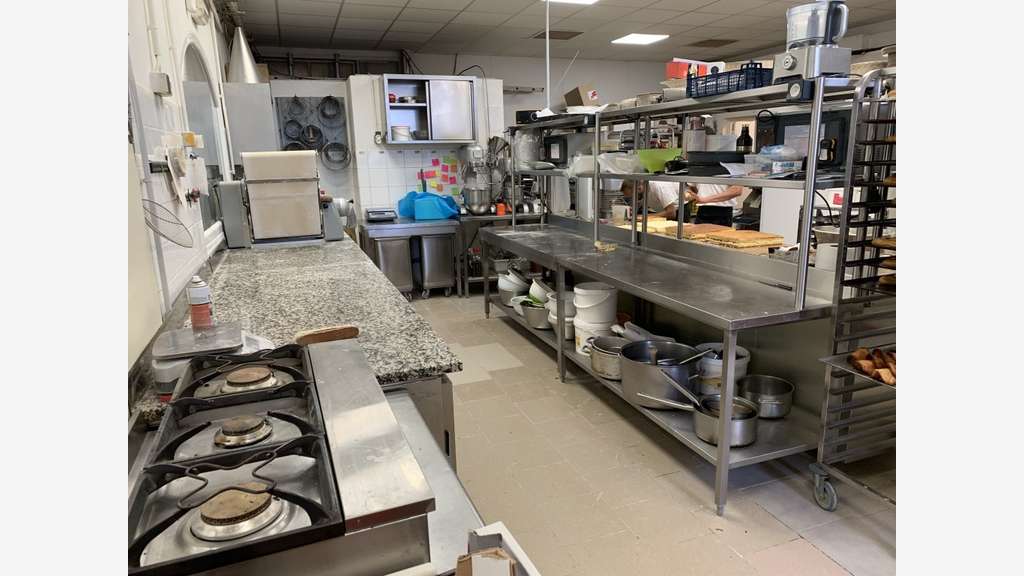 Vente boulangerie, littoral Var, passage, parking