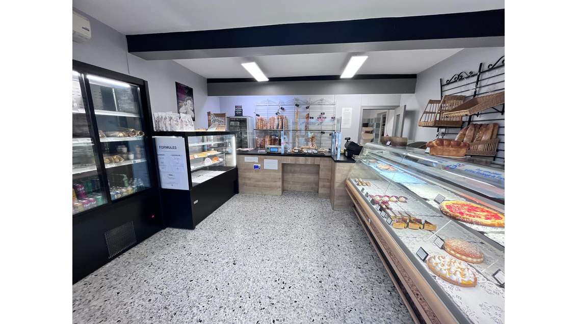 AV boulangerie sur la route de l'Ain vers le Jura