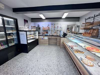 AV boulangerie sur la route de l'Ain vers le Jura