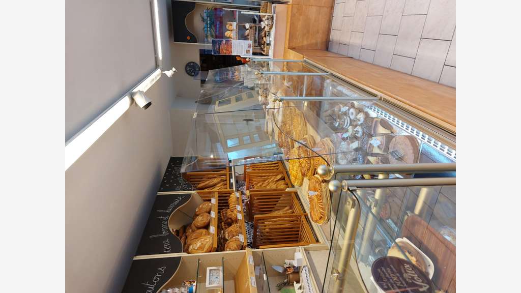 AV boulangerie excellent état village dynamique 24